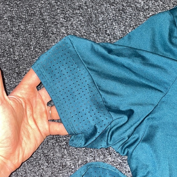 Dark green workout top - Picture 4 of 4